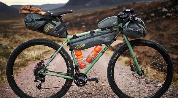 Bikepacking - mitä se on, hyvät ja huonot puolet bikepacking pussit