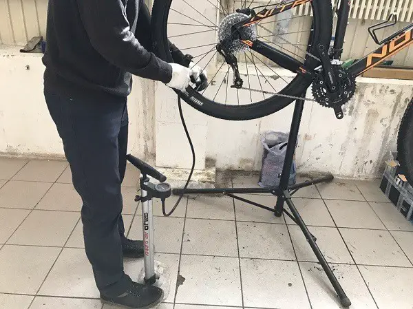 polkupyörän pyörien valmistelu vuodenaikaa varten